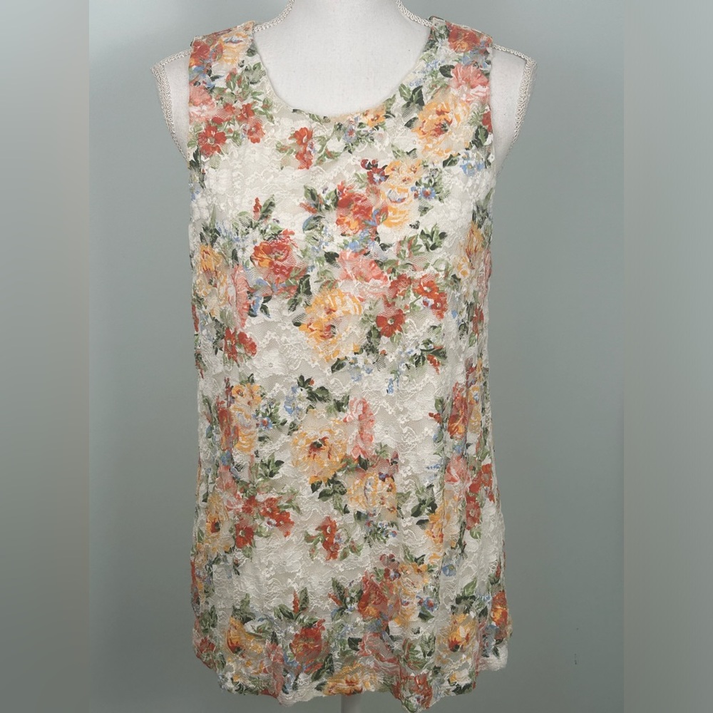 Cure Floral Lace Sleeveless Blouse